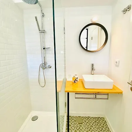 The Postcard Avenue Couette-café